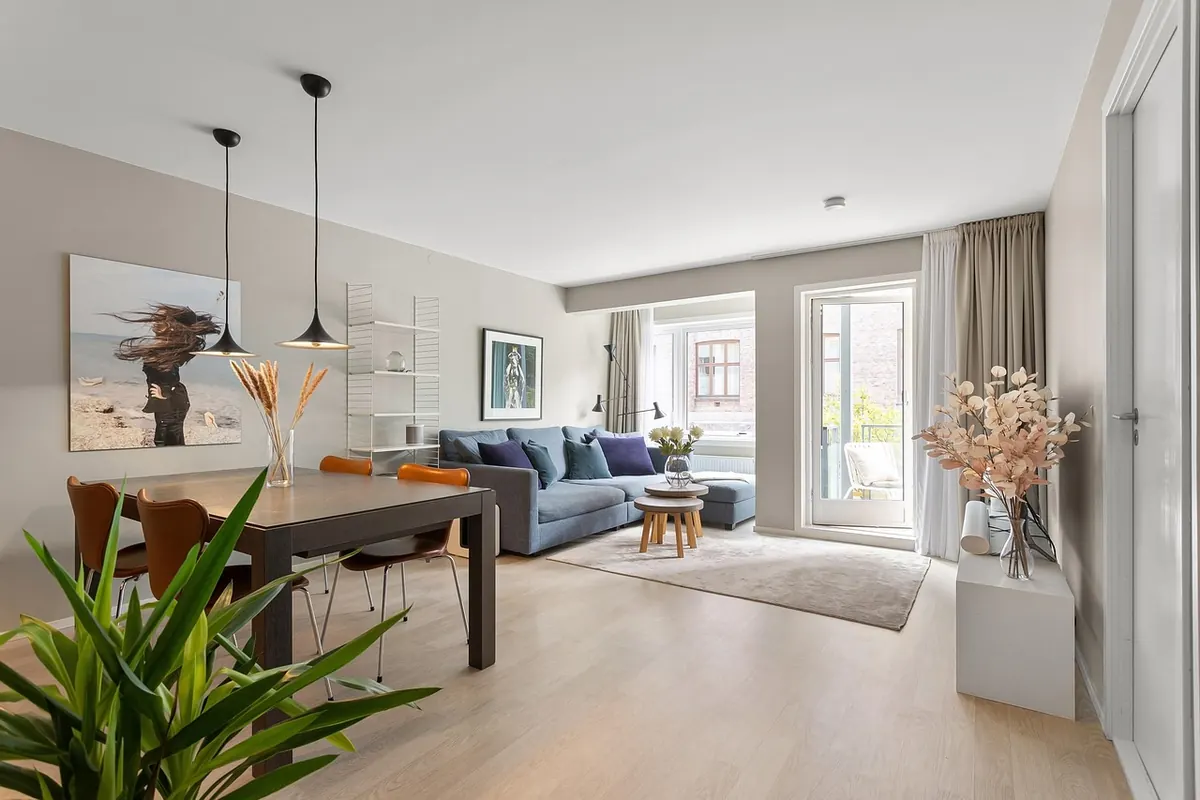 Open vs. Closed Storage: Which Is Right for Your Living Room?